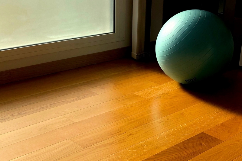 木地板起翹,多數(shù)都是潮濕惹的禍 家用除濕機(jī)